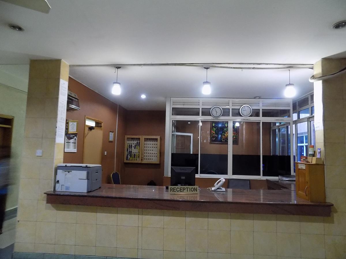 Aponye Hotel 坎帕拉 外观 照片