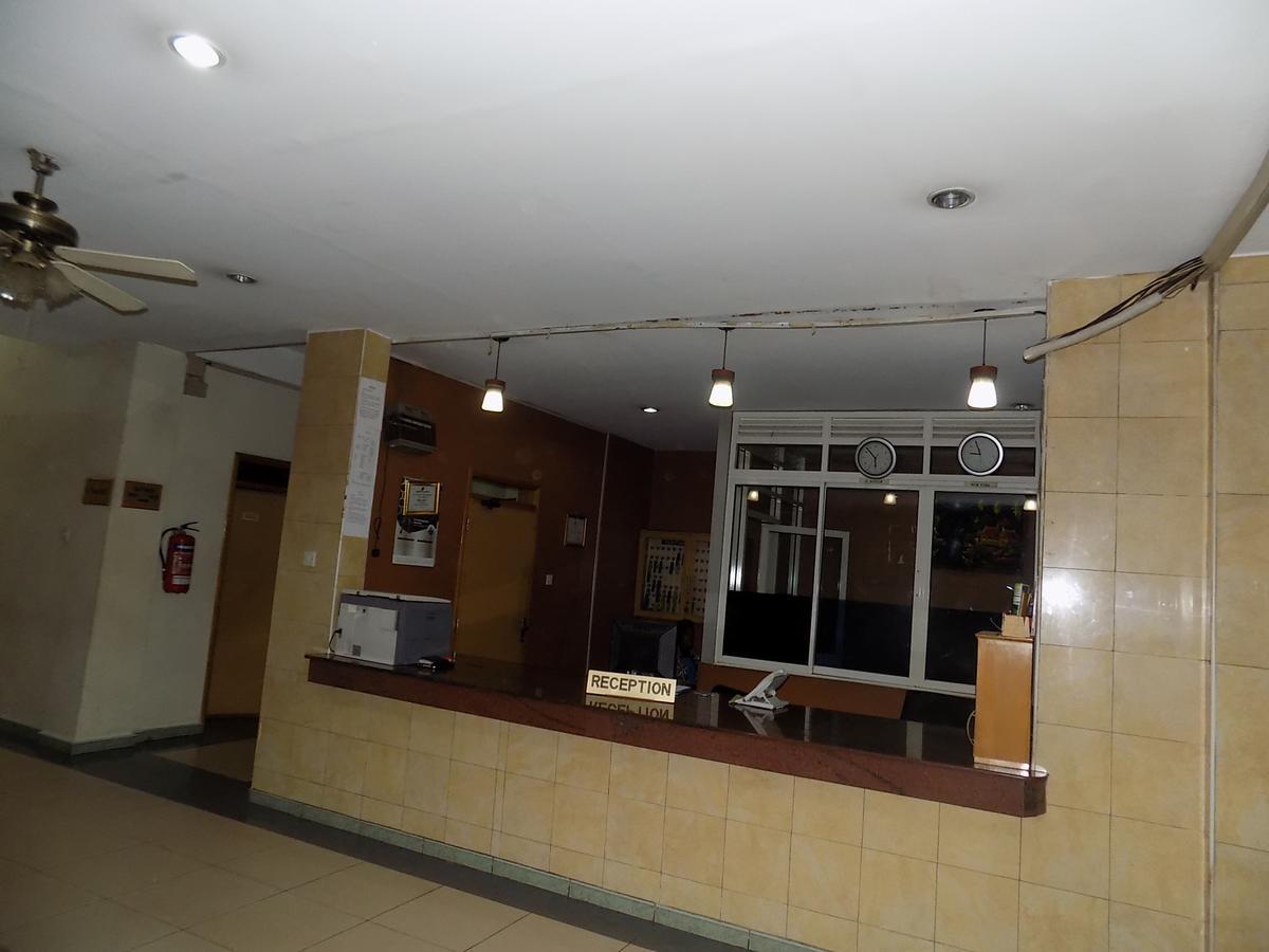 Aponye Hotel 坎帕拉 外观 照片