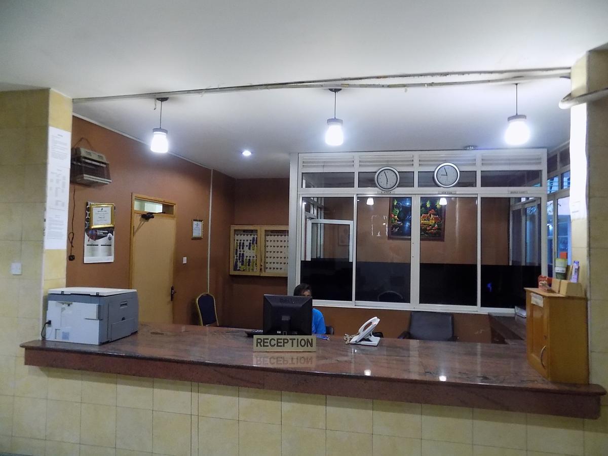 Aponye Hotel 坎帕拉 外观 照片