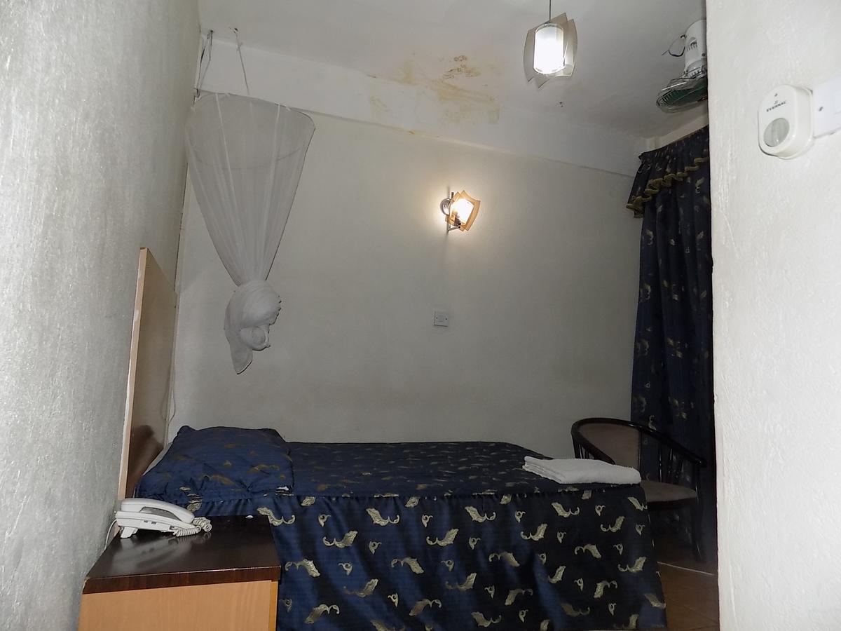 Aponye Hotel 坎帕拉 外观 照片