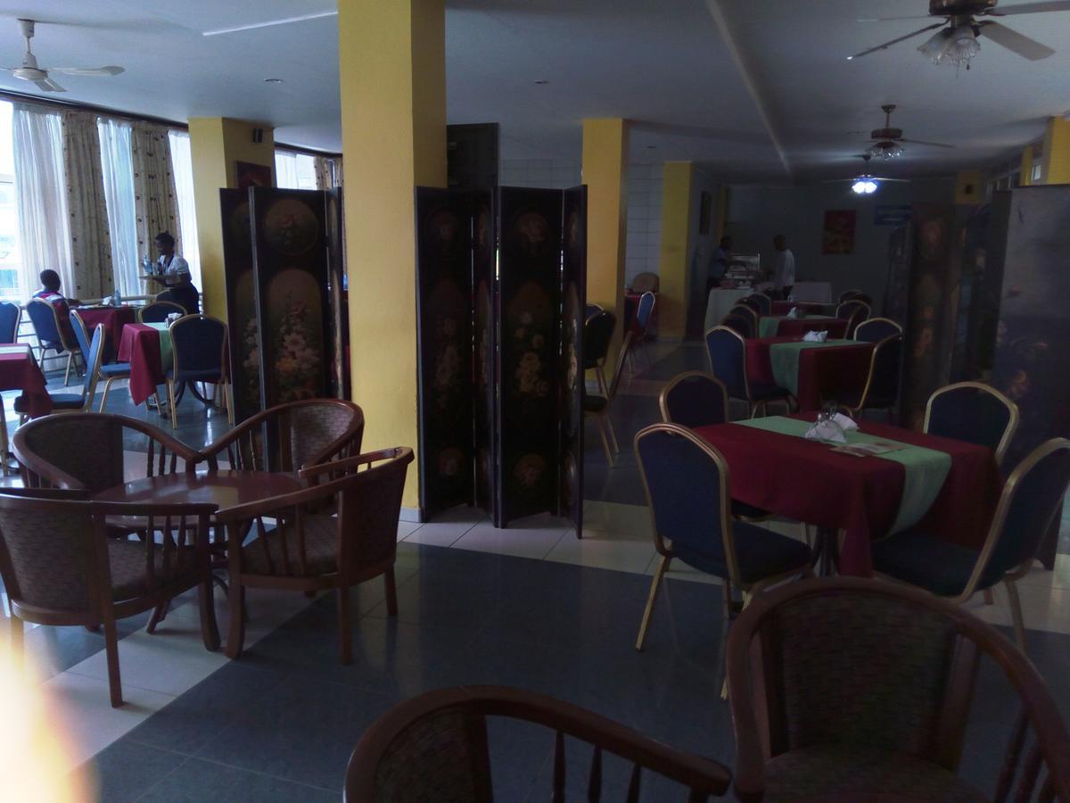 Aponye Hotel 坎帕拉 外观 照片