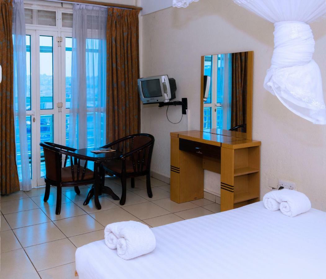 Aponye Hotel 坎帕拉 外观 照片
