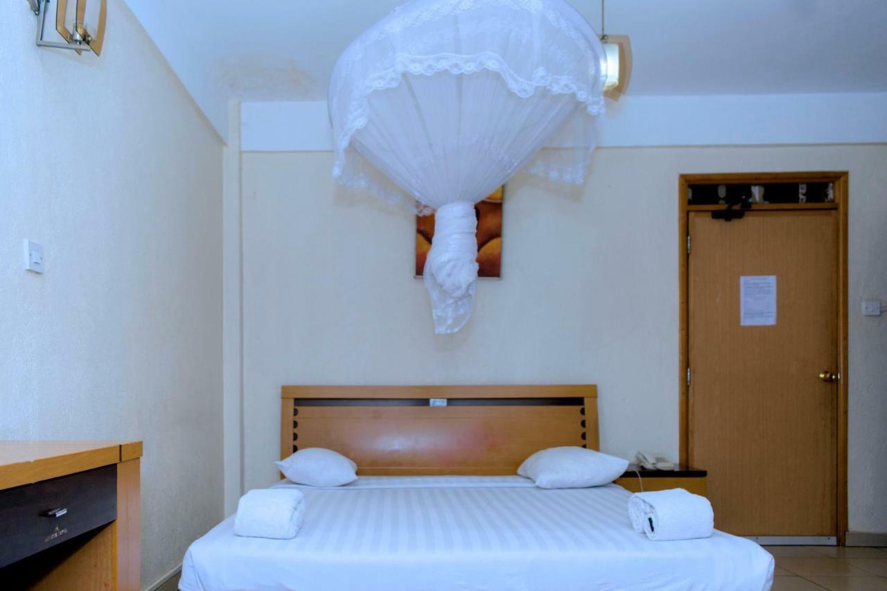 Aponye Hotel 坎帕拉 外观 照片